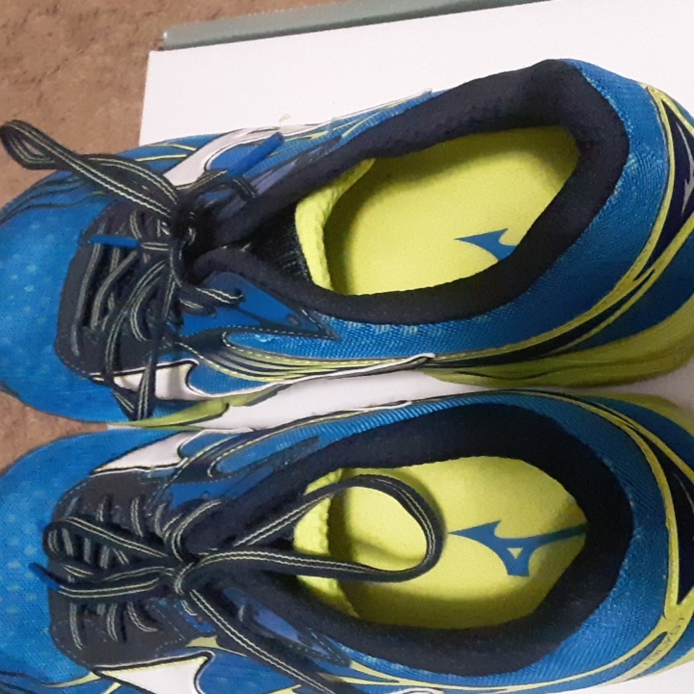 Mizuno Wave Catalyst (low mileage) - Picture 7 of 7